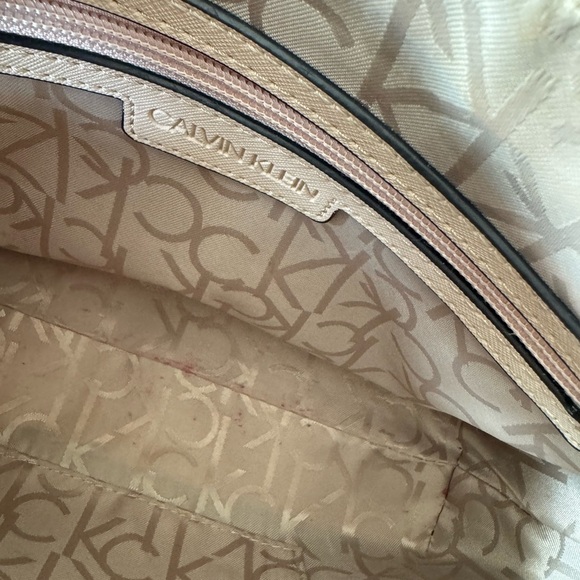 COPY - Calvin Klein Dessert Top signature monogram crossbody bag - Picture 8 of 10